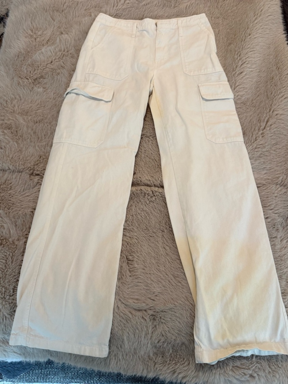 Zara Women’s Cargo Pants in Off-White